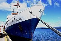 Archivo:MV Ushuaia at dock