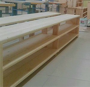Archivo:Making benches in a carpentry workshop