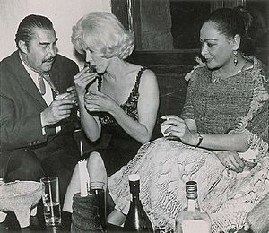 Archivo:Marilyn, Emilio, and Columba in Mexico 1962 (cropped)
