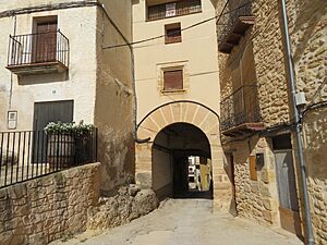 Archivo:Murallas de Fórnoles. Portal del Collado