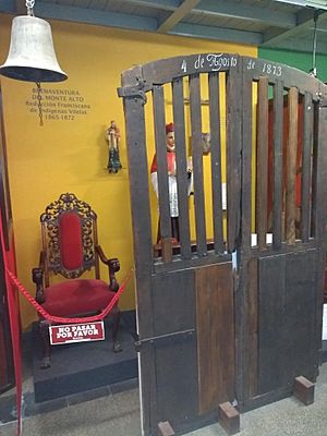 Archivo:Objetos de San Buenaventura del Monte Alto en Museo del Hombre Chaqueño