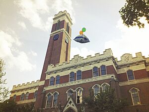 Archivo:Occupy Vanderbilt's Floating Tent