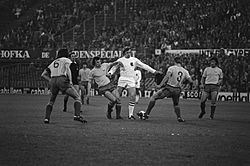 Archivo:Oefenwedstrijd WK voetbal, Nederland tegen Roemenië 0-0 Piet Keizer in actie, Bestanddeelnr 927-2330