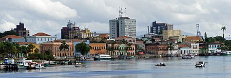Archivo:Paranagua waterfront 02 2013 5929