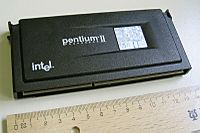 Archivo:Pentium II front