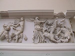 Archivo:Pergamonmuseum - Antikensammlung - Pergamonaltar 27