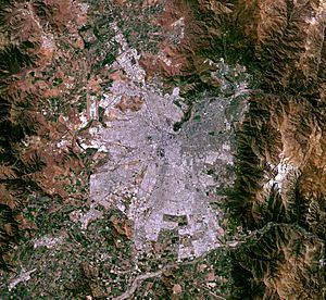 Archivo:Satellite image of Santiago, Chile - October 24, 2014