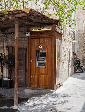Archivo:Souq Waqif, Doha, Catar, 2013-08-05, DD 24