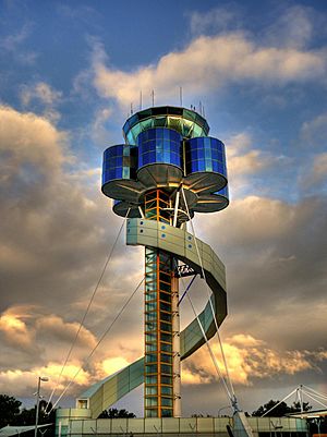 Archivo:Sydney Airport's control tower