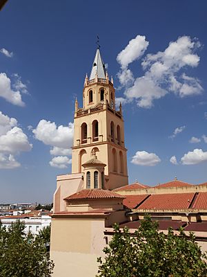 Archivo:Torre-Campanario de Santa Maria del Valle