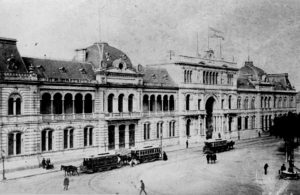 Archivo:Tranvías por Casa Rosada (AGN)
