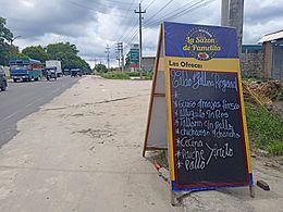 Venta de menu en la carretera Iquitos-Nauta