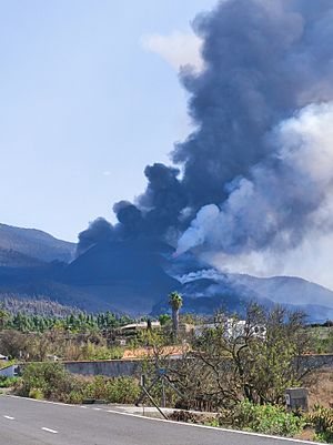 Archivo:Vulcano 2021-10-21 seen from El Paso