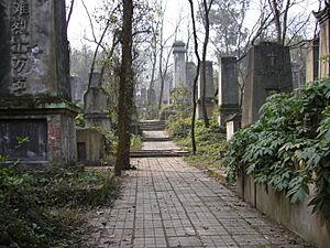 Archivo:文革墓群