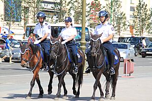 Archivo:Berittene Polizei Ulaan Baatar 2010