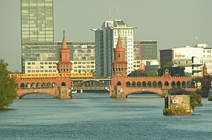 Archivo:Berlin Oberbaumbruecke