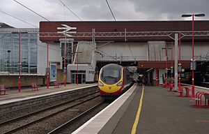 Archivo:Birmingham International railway station MMB 02 390035