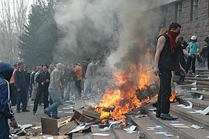 Archivo:Chisinau riot 2009-04-07 02