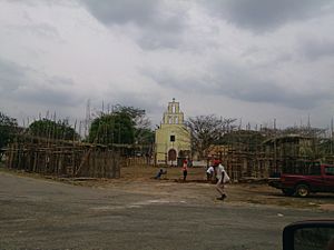 Archivo:Church at Kancabdzonot, Yucatán, Mexico