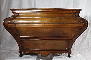 Archivo:Commode tombeau style Louis XV, 1ère moitié 18e 1