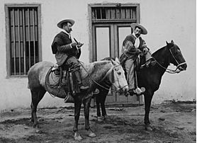 Archivo:Costumbres chilenas - Huasos