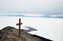 Archivo:Cross on Observation Hill, McMurdo Station
