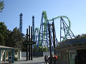 Archivo:Déjà Vu roller coaster at Six Flags Magic Mountain