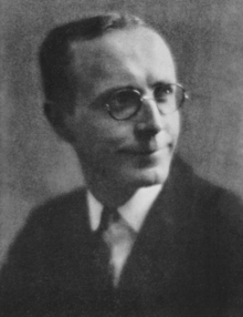Donald Ogden Stewart (1894–1980).png
