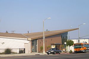 Archivo:Encino-Tarzana Branch, Los Angeles Public Library