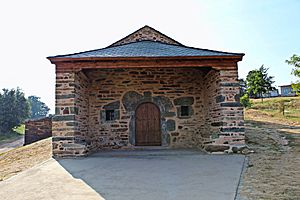 Archivo:Ermita de San Mamed en Lucillo