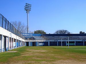 Archivo:Estadio 20 de Octubre (Club Social y Deportivo Tristán Suárez).