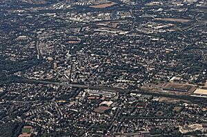 Archivo:Flug -Rom-Düsseldorf-Hamburg 2013 by-RaBoe 293