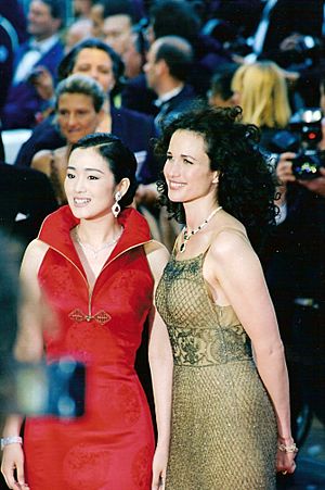 Archivo:Gong Li Andie MacDowell 1998