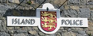 Archivo:Guernsey police sign