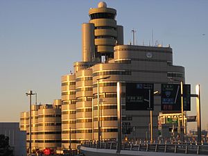 Archivo:HND control tower