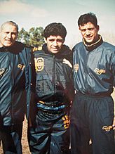 Archivo:Heber Mastrangelo-Diego Maradona-Fabian Bazan
