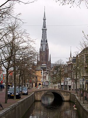 Archivo:Leeuwarden - Voorstreek met Bonifatiustoren