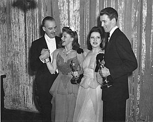 Archivo:Lunt, Rogers, Fontanne, Stewart Oscars 1941