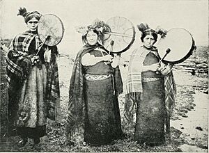 Archivo:Mapuche Machis (2)