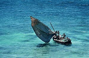 Archivo:Mozambique - traditional sailboat