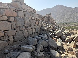 Muralla de las "Siete Huacas".jpg