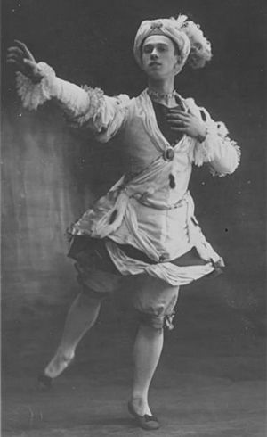 Archivo:NIJINSKI demi-arabesque Pavillon de L´Armide
