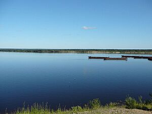 Archivo:Pechora River near the town of Pechora