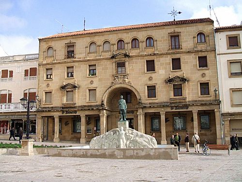Plaza de Andalucía y Monumento al General Saro, en Úbeda (Jaén) 01