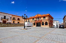 Plaza del ayuntamiento en Casillas de Coria.jpg