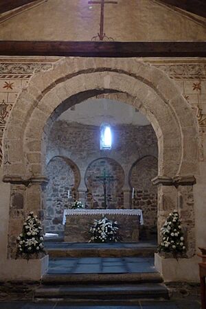 Archivo:Ponferrada Santo Tomás de las Ollas Hufeisenbogen25