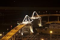 Archivo:Pont Porta d'Europa de nit