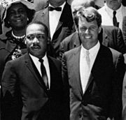 Archivo:RFK and MLK together