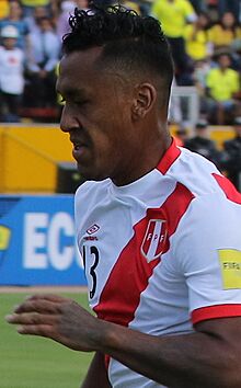 Renato Tapia ECUADOR VS PERU - RUSIA 2018 (37051721495) (cropped) 2.jpg