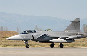 Archivo:Swedish JAS-39 Gripen landing